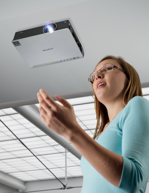 Как нужно обращаться с проектором Sony PSS-620