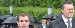 Медведев, Янукович, Венок (фото, видео)