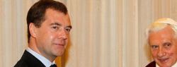 Папа Римский узнал, где живет Медведев