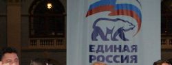 Медведев сдает пост президента Путину. Путин пост принимает