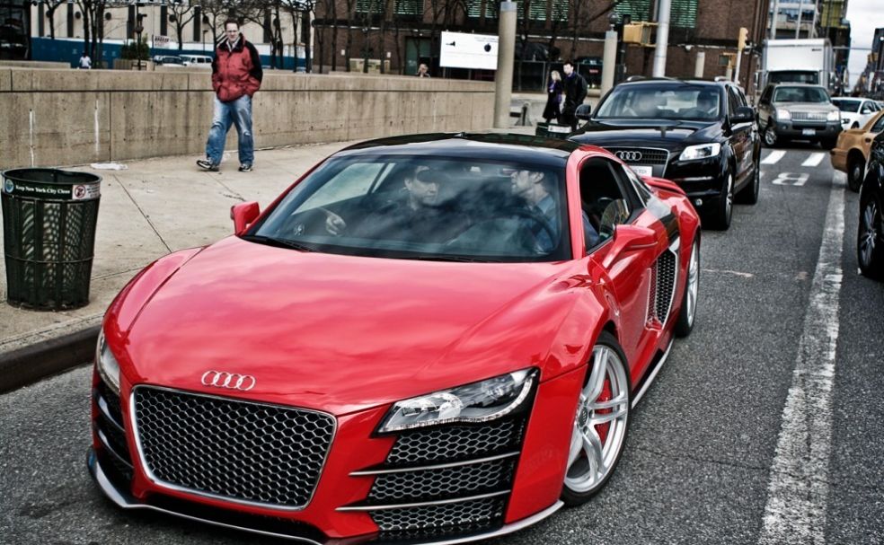Audi R8 V12