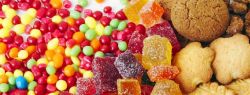 Ученые предлагают ввести одинаковый запрет на сахар, водку и сигареты