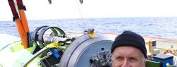 Джеймс Кэмерон совершил одиночное погружение на дно Марианской впадины