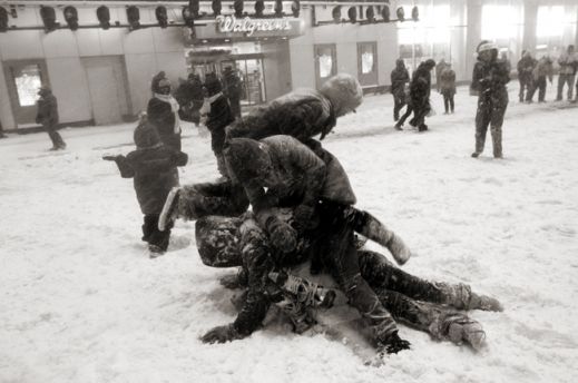 Снежки на улицах Нью-Йорка