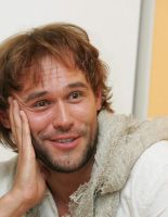 Максим Аверин подобрал на улице подкидыша и усыновил
