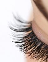 Wimpernserum zur Wimpernverlängerung — ein Wundermittel für schöne lange Wimpern