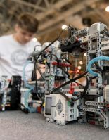 Компания LEGO Education поддерживает юных инженеров