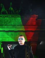 Лидер “U2” предложил контролировать интернет