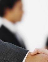 В каких случаях крупные компании обращаются к подрядчикам?