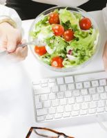 Заказать вкусную еду на обед в офис