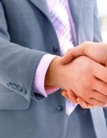 Язык рукопожатия: важный аспект устройства на работу