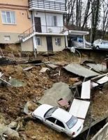 В Сочи жильцы дома, пострадавшего из-за оползня, получат новое здание благодаря застройщику.