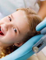 Лечение молочных зубов: почему это важно?