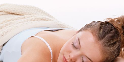 О чем может рассказать поза спящего человека