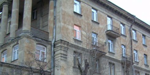 За крепостной стеной