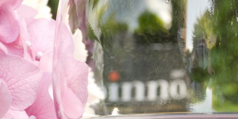 Физики выяснили, почему божоле лучше всего влияет на сверхпроводимость