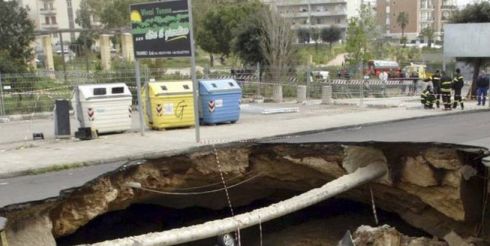 Нерукотворные дыры в Земле