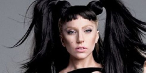 Альбом «Born This Way» Леди Гага возглавил британский чарт