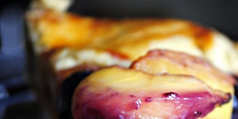 Пирог с черникой и персиками по-деревенски