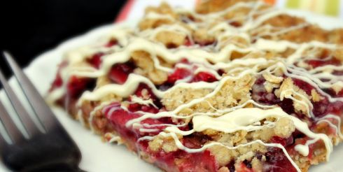 Овсяная запеканка с клубничной начинкой