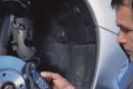 Как заменить тормозные колодки автомобиля?