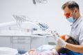 Российские стоматологи привыкают к отечественным материалам