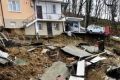 В Сочи жильцы дома, пострадавшего из-за оползня, получат новое здание благодаря застройщику.