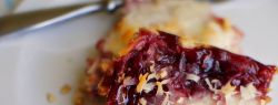 Запеканка из овсянки и кокоса с малиной