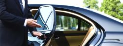 Преимущества аренды автомобиля с водителем
