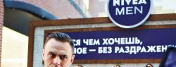 Острые ощущения: в Москве и Санкт-Петербурге опробовали экстремальные методы бритья