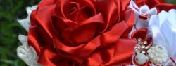 Изготовление украшений из атласных лент