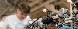 Компания LEGO Education поддерживает юных инженеров