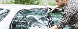 Как отмыть окна автомобиля и выбрать средство для стекол