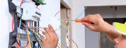 Плюсы профессионального монтажа электрики в квартире