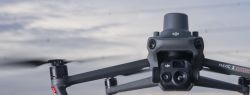 Компания Aeromotus представила на российский рынок две новинки промышленных дронов DJI Mavic 3 Enterprise и Mavic 3 Thermal образца 2022 года