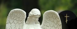Гранитные памятники: плюсы и минусы