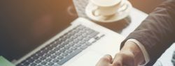 Международный сервис поиска и аналитики вакансий Adzuna провел исследование российского рынка самых высоких и низких зарплат в 17 российских регионах