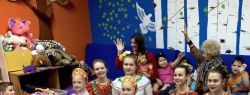 Традиции праздничных концертов перед ветеранами продолжает ансамбль танца «Ровесник»