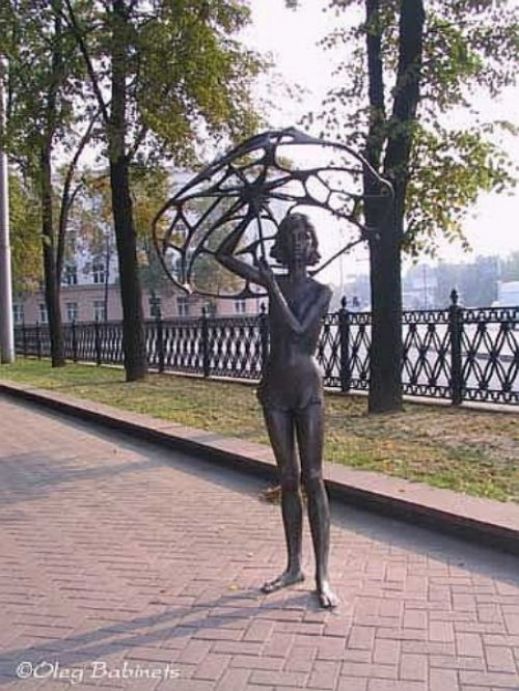 Странные статуи