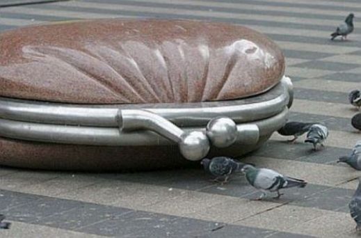Странные статуи