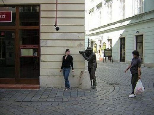 Странные статуи