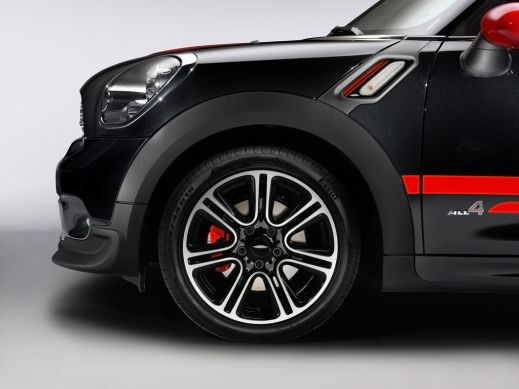 Mini показала «заряженный» кроссовер Countryman JCW