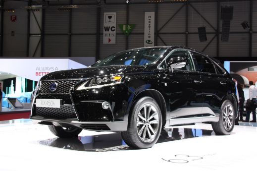 В Женеве показали обновленный Lexus RX