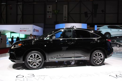 В Женеве показали обновленный Lexus RX