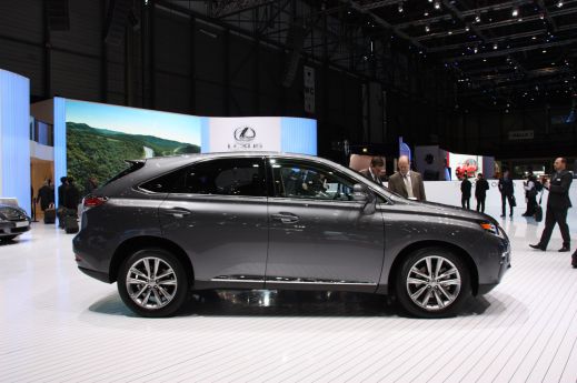В Женеве показали обновленный Lexus RX