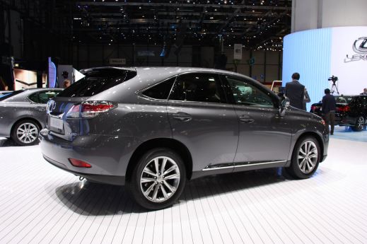 В Женеве показали обновленный Lexus RX