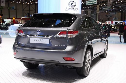 В Женеве показали обновленный Lexus RX
