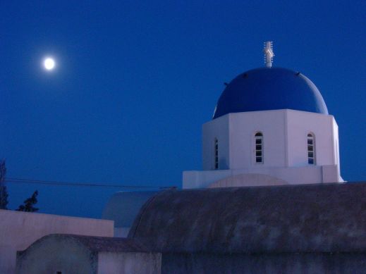 Белая сказка у синего моря