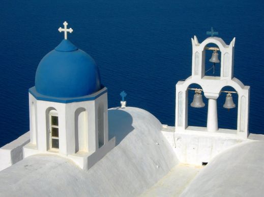 Белая сказка у синего моря