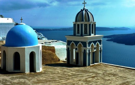 Белая сказка у синего моря